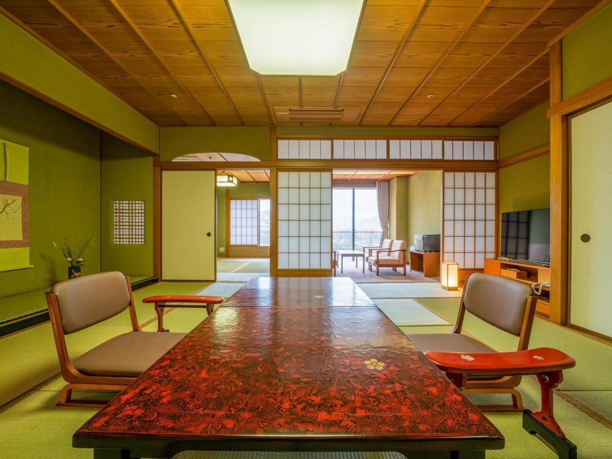 Yamashiro Onsen Miyabi No Yado Kaga Hyakumangoku Hotel Exterior photo