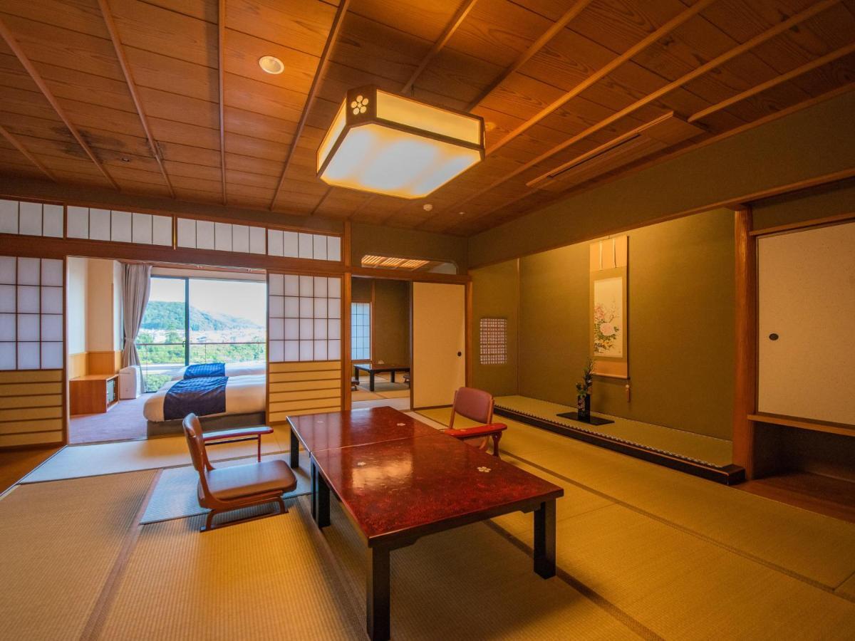 Yamashiro Onsen Miyabi No Yado Kaga Hyakumangoku Hotel Exterior photo